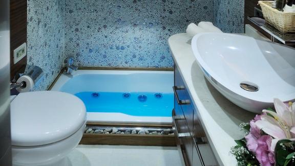 Bathroom on the Dolce Mare gulet. You can see the Jacuzzi, toilet and sink