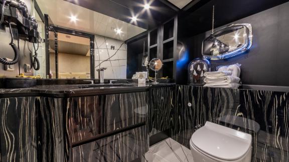 Stylish bathroom in the Emanuel gulet with good lighting