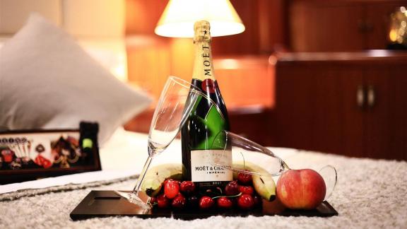 Elegant arrangement with champagne and fruits in the luxurious bedroom of Gulet Nurten A.