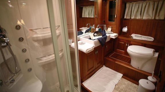 Stylish bathroom with modern amenities on the Gulet Nurten A.