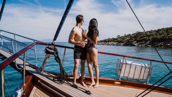 Romantic experience for couples aboard the Gulet Capricorn 1 with stunning views.