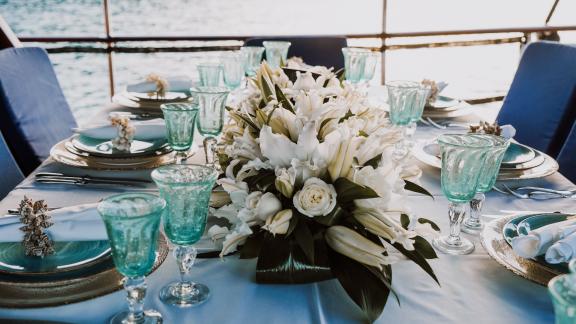 Luxuriously set table for an exquisite dinner aboard the Gulet Capricorn 1.