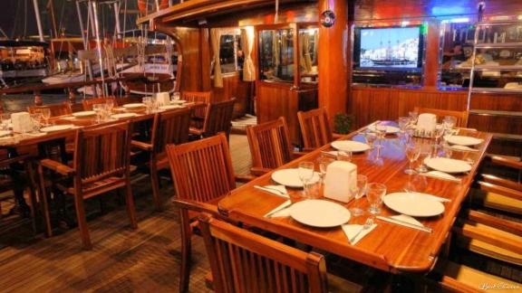 Set dining table on the deck of the gulet Bahrieli C at night.