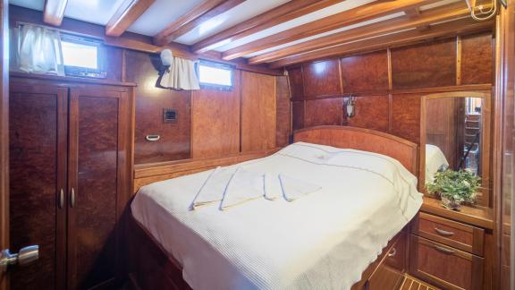 Elegant double cabin on Gulet Peri in Marmaris, ideal for comfortable and restful nights.