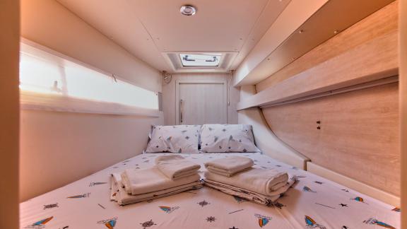 This cabin on catamaran Deniz3 offers a double bed and simple design for a comfortable sleep.