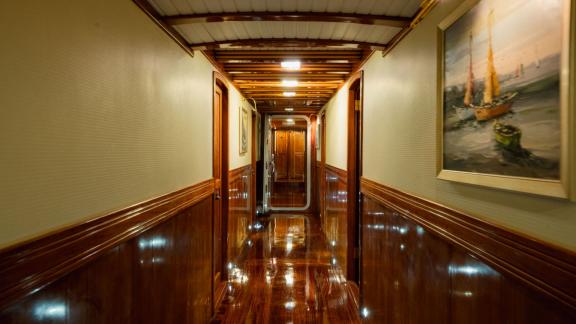 The wide corridor leading to the rooms of the luxury gulet Admiral