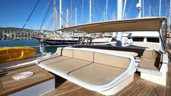 Entspannen Sie an Deck der 11 Kabinen Yacht Aegean Clipper in Bodrum.