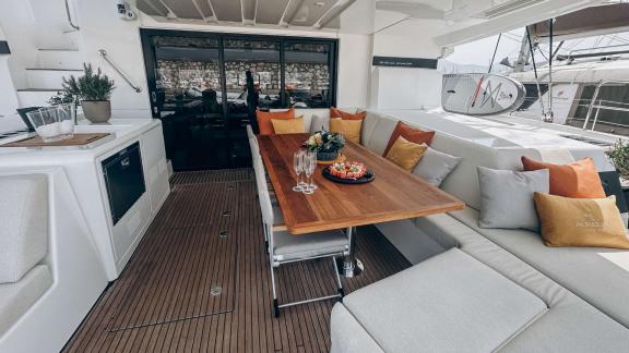 On Aurelia’s aft deck, cozy cushions and a stylish table invite for delightful meals.