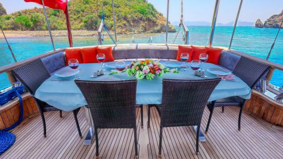 Stylish dining table on the Gulet Hasay with sea view and exquisite decor.