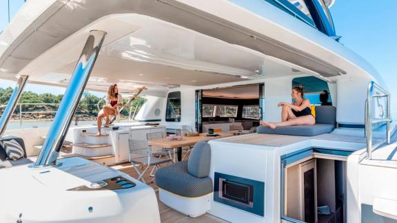 Open flybridge with comfortable seating, dining table, and a relaxed atmosphere