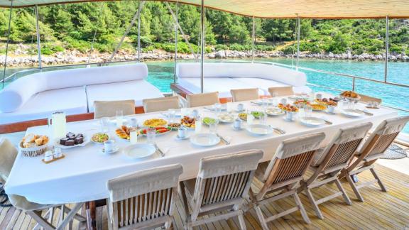 Start your day with a hearty breakfast on Gulet Anıl Kaptan 1 in a picturesque setting.