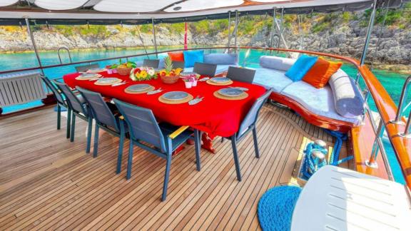 Stylishly set table on a Gulet in Fethiye, ideal for meals with a sea view.