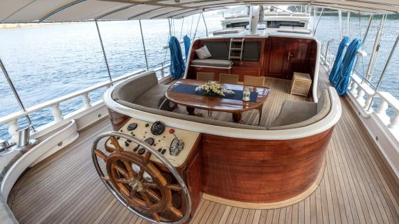 The steering and dining area of the Gulet Kayhan 5 offers comfort and functionality on board.