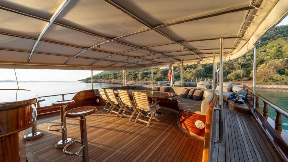 Spacious and covered outdoor area of the gulet Bedia Sultan from Bodrum, perfect for relaxing hours at sea.