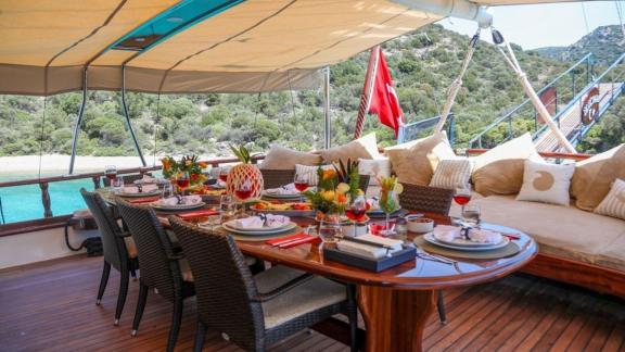 Stylish dining area on the luxurious Gulet Uluçınar in Bodrum, Turkey.