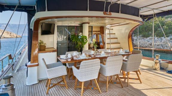 The inviting dining area on the Gulet Lotus in Croatia, perfect for al fresco dining.