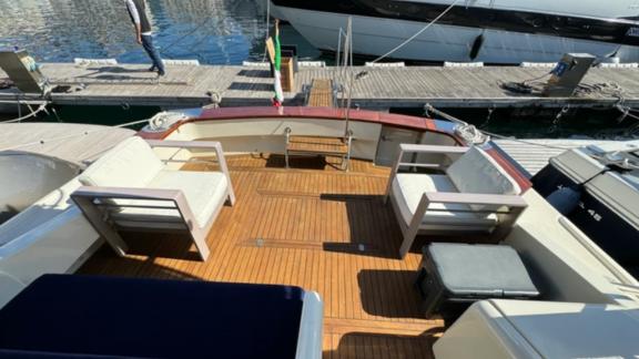 With a luxury yacht rental in Naples, Italy, you can enjoy the sea in a relaxing setting on Skins’ spacious aft deck.