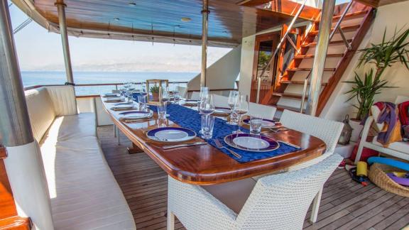 Enjoy stylish meals on Korab’s aft deck with sea breeze and a refined setting.