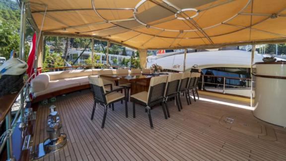 Covered dining area on the gulet Happy Hours in Bodrum, perfect for sociable al fresco dining.