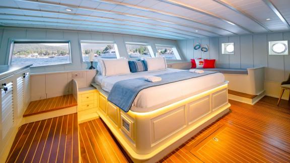 The spacious and luxurious cabin of the Gulet Caustic in Bodrum, perfect for restful nights.