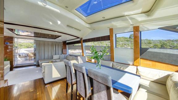 Cozy and sunlit dining area with views of nature aboard the Motoryacht Agave in Split.