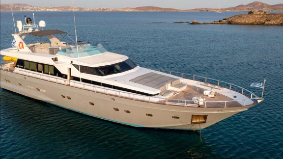 Shiva features a foredeck lounge area for daily motor yacht charters and VIP sea tours in Mykonos.