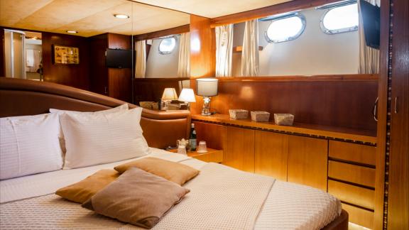 Shiva features an elegant guest cabin for private yacht charters and weekly cruises in Mykonos.