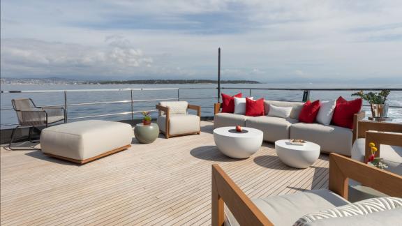 Lady Luck Arcadia Sherpa 80XL offers a modern and spacious lounge area on its upper deck.