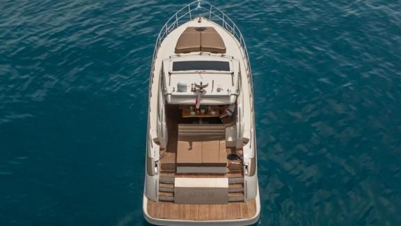 The motor yacht Aron 26 features a swim platform and easy boarding access at the stern.