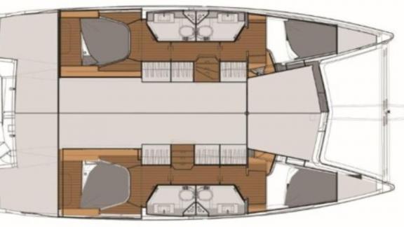 The cabin layout of the Reina 1 catamaran shows double cabins and bathroom areas.