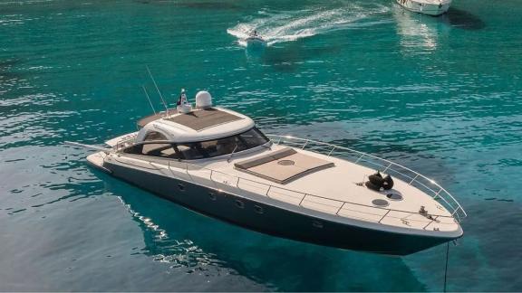 Orion bietet VIP Motoryacht Charter und exklusive Tagestouren mit beeindruckender Aussicht in Mykonos.