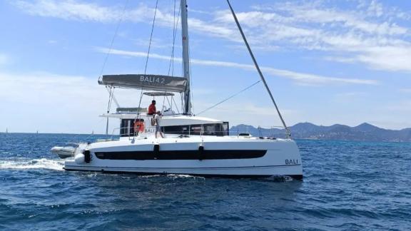 The Bali 4.2 Christeol catamaran cruises in comfort along the scenic French Riviera coast.