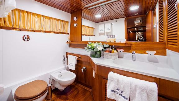 Wind Of Fortune'daki şık banyo, lüks olanaklar ve konfor sunar.