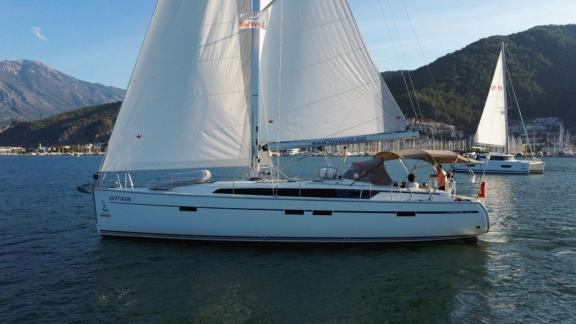 Sailing yacht Santiago cruising in calm waters with a gentle breeze.