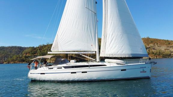 Enjoyable sailing tour on the bareboat yacht Lovesail in Fethiye.