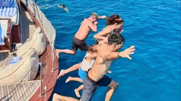 Erleben Sie einen actionreichen Tag auf der Alexia K bei Rhodos mit Sprüngen ins klare Wasser.