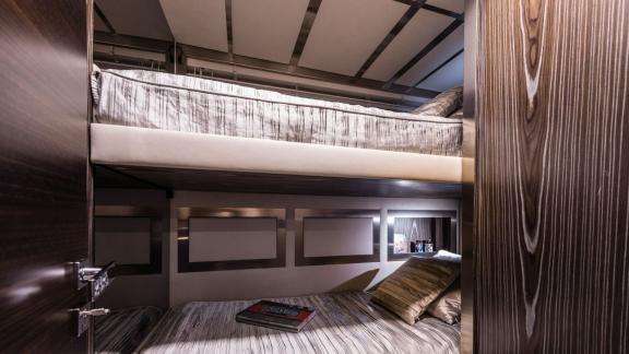 This cabin on Gigreca offers a bunk bed and minimalist design.