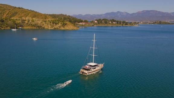 Gulet Buse with 5 cabins, travelling in a quiet bay near Bodrum.