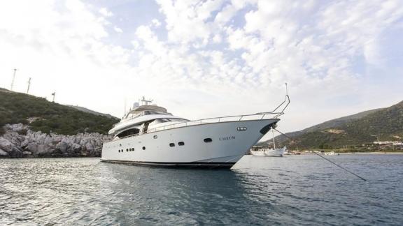 Außenansicht der Motoryacht Caelum Bild 3