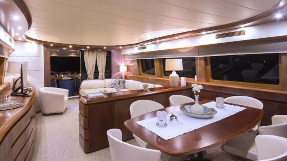 Luxus-Salon der Motoryacht Caelum Bild 1