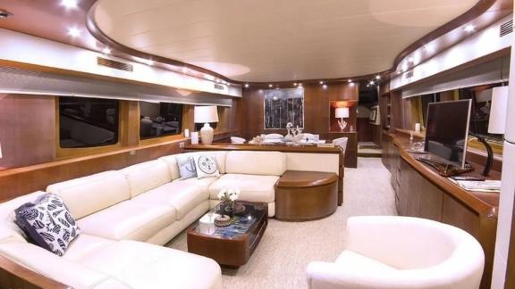 Luxus-Salon der Motoryacht Caelum Bild 2