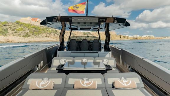 Vibe in Ibiza features an outdoor lounge area and offers an exclusive VIP yacht charter experience.