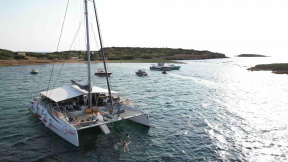 Day tour with catamaran Alimos from Athens