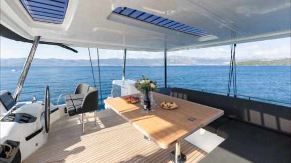 The flybridge of Artisan Lagoon 55 offers al fresco dining and relaxation with panoramic views over Split’s stunning sea