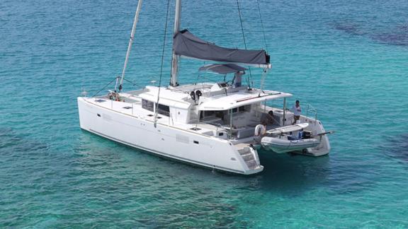 Enjoy a luxurious weekly catamaran charter with Balok in Ibiza.