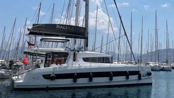 Luxurious Bali 4.2 Catamaran Bella II with spacious decks, ideal for exploring Marmaris.