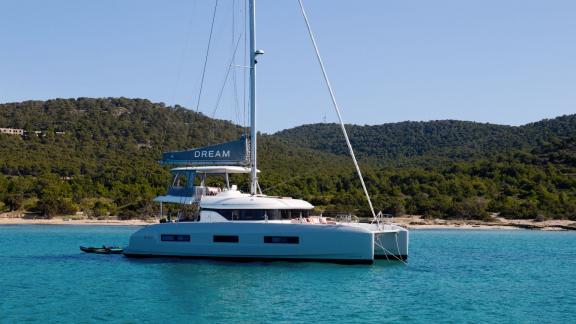 Atina’da demirli Dream katamaran