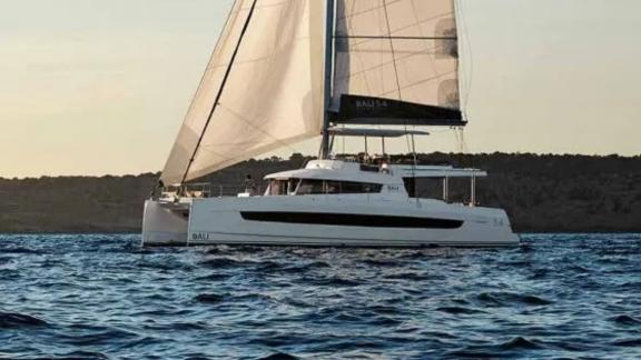 The Sahana catamaran offers a comfortable sail on the open sea with its large sails.