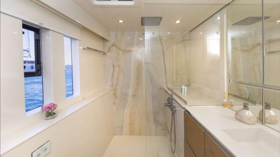 The Sunreef 60 catamaran Sinata features bright, luxurious bathrooms with wide sea-view windows.