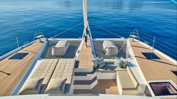 Featuring cozy seating and sun pads, Sunmoon’s foredeck is perfect for enjoying the sea view.